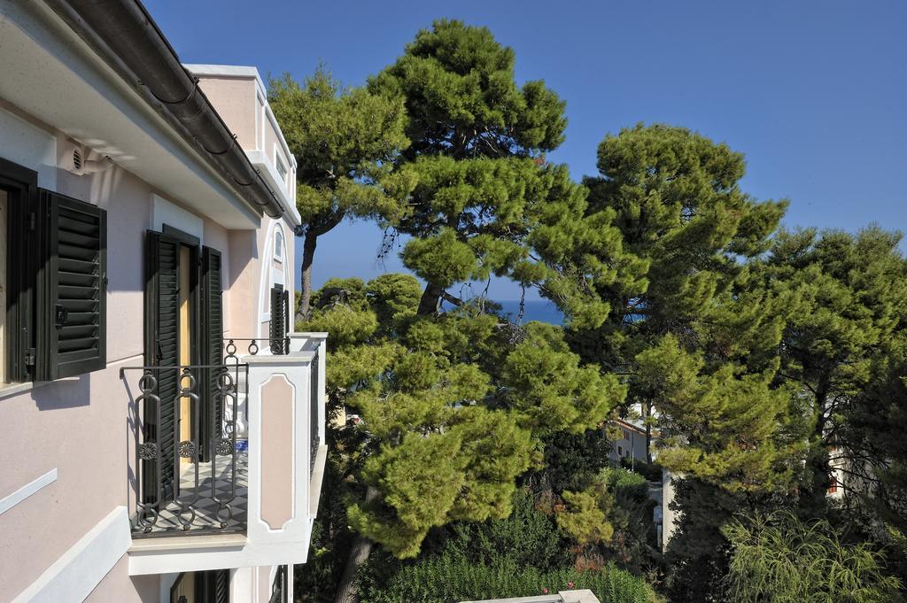 Park Hotel Villa Maria San Menaio Oda fotoğraf