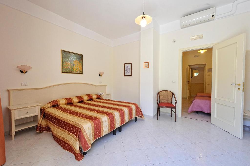Park Hotel Villa Maria San Menaio Oda fotoğraf
